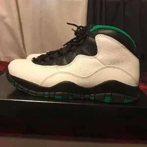 Jordan | Shoes | Jordan Retro Condition 910 Barely Wornsize  display picture 3